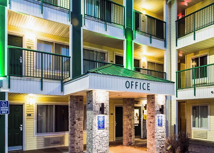 Hometowne Studios By Red Roof Colorado Springs - Airport