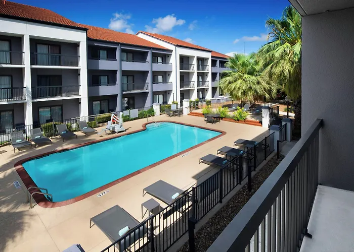 Courtyard By Marriott Downtown