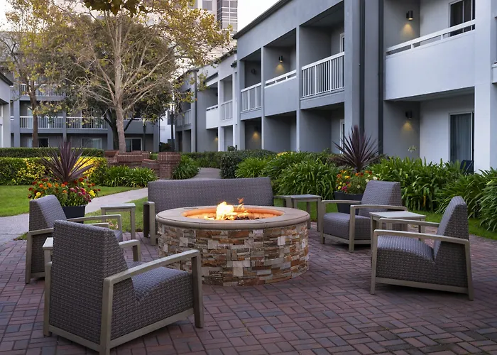 Courtyard By Marriott San Mateo
