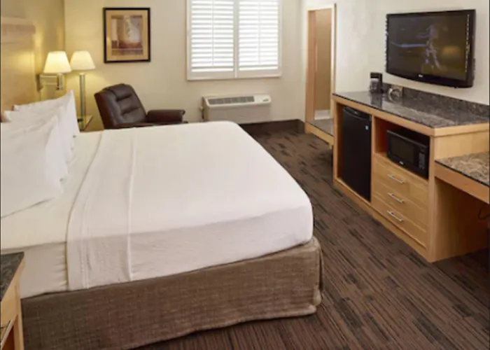 Apple Valley Dog Friendly Hotels