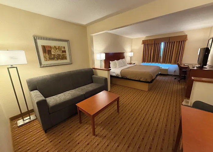 Quality Inn & Suites Eau Claire University Area