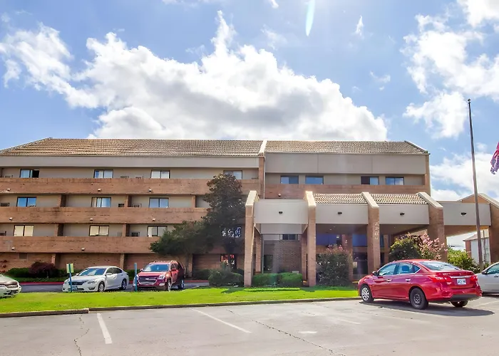 Tulsa Square Hotel Central, I-44 By Oyo