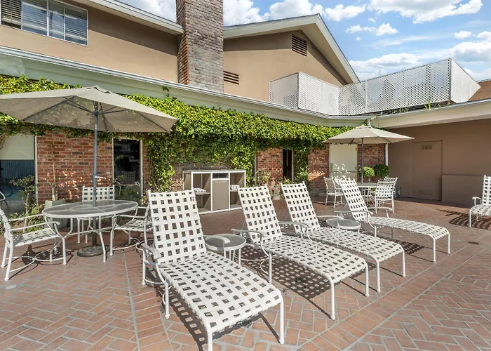 Best Western Plus Carriage Inn