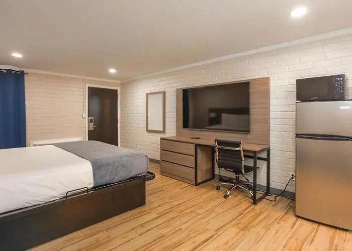 Quality Inn & Suites North
