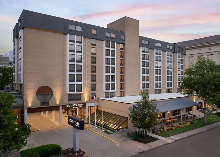 Courtyard By Marriott University Center