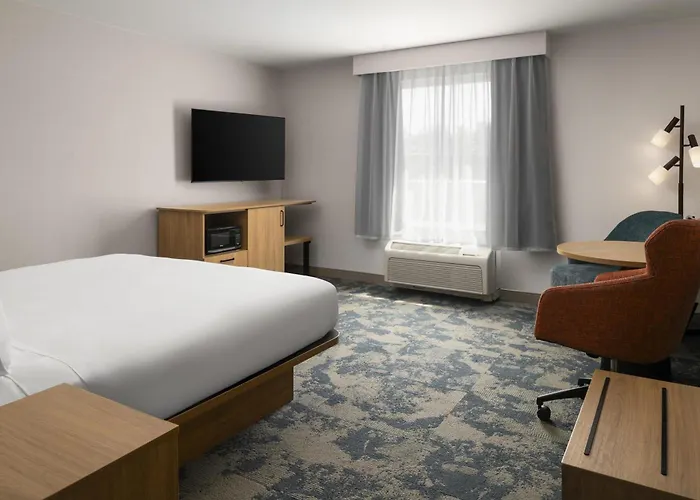 Hampton Inn & Suites Mystic