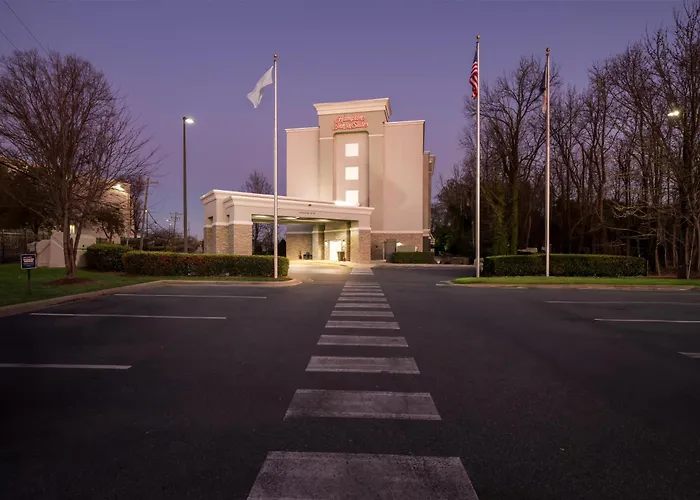 Hampton Inn & Suites -Airport