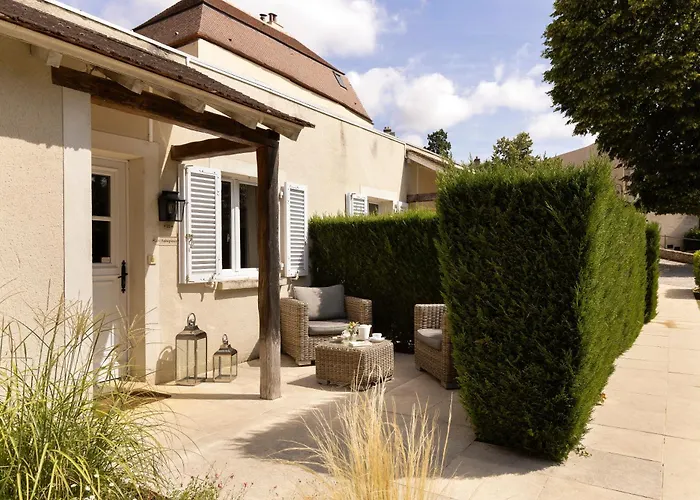 Hôtel Saint-Laurent, The Originals Relais Montfort-lʼAmaury
