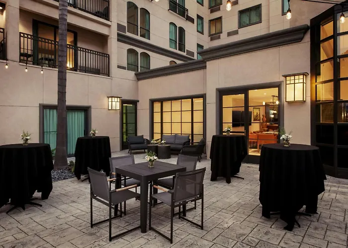 Courtyard By Marriott Los Angeles Old Town