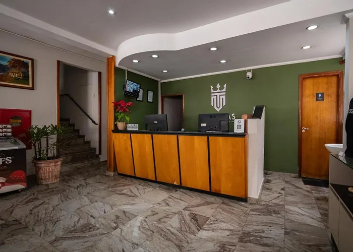 Thermas da Mantiqueira - Poços de Caldas - De frente para a Praça Central e Relógio Floral