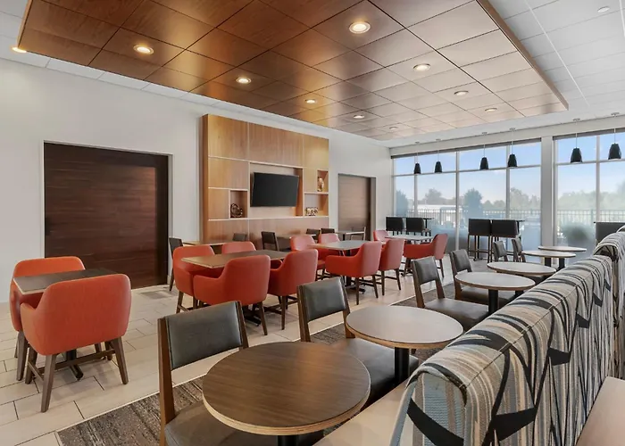 Holiday Inn Express & Suites North By Ihg