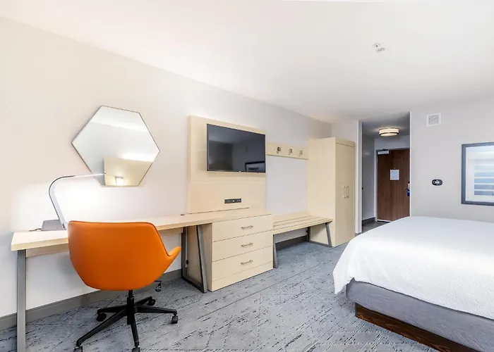 Holiday Inn Express & Suites - Medford By Ihg