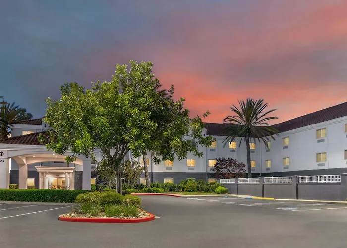 San Carlos Dog Friendly Hotels
