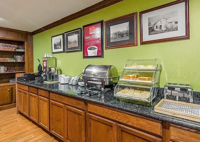 Econo Lodge Inn & Suites Norton - Wise South