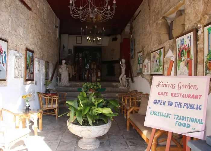 Kiniras Traditional & Restaurant