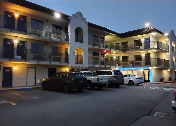 Hotel B5 -Watsonville