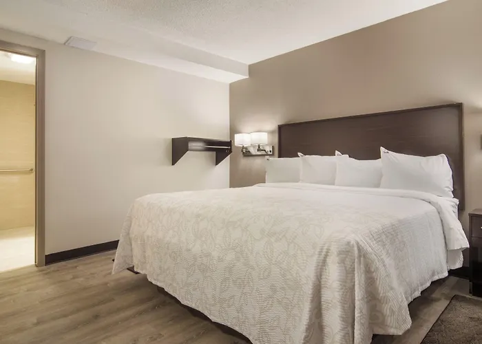 Red Roof Inn Plus & Suites Erie