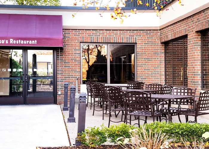 Holiday Inn Hotel & Suites Warren By Ihg