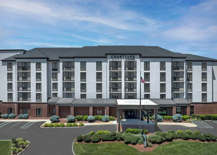 Courtyard By Marriott Bloomington