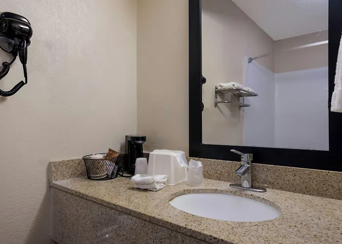 Red Roof Inn & Suites Statesboro - University