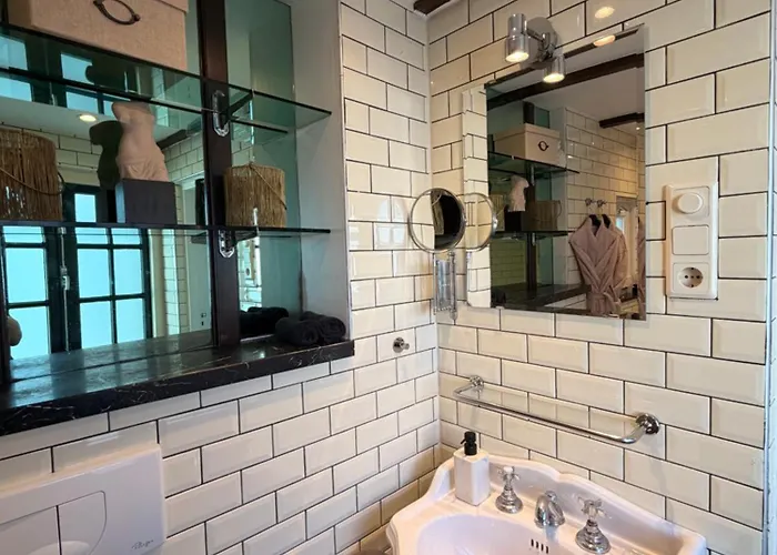 The smallest hotel in Amsterdam
