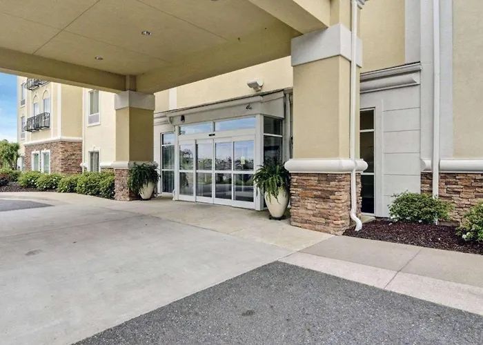 Comfort Suites Near Hot Springs Park