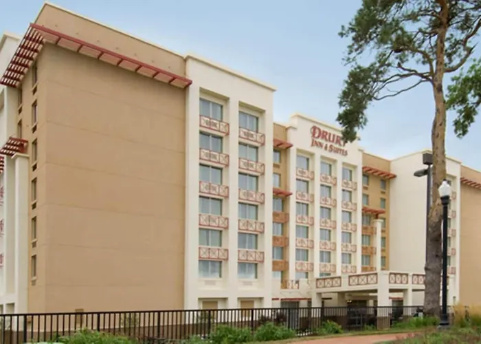 Drury Inn & Suites