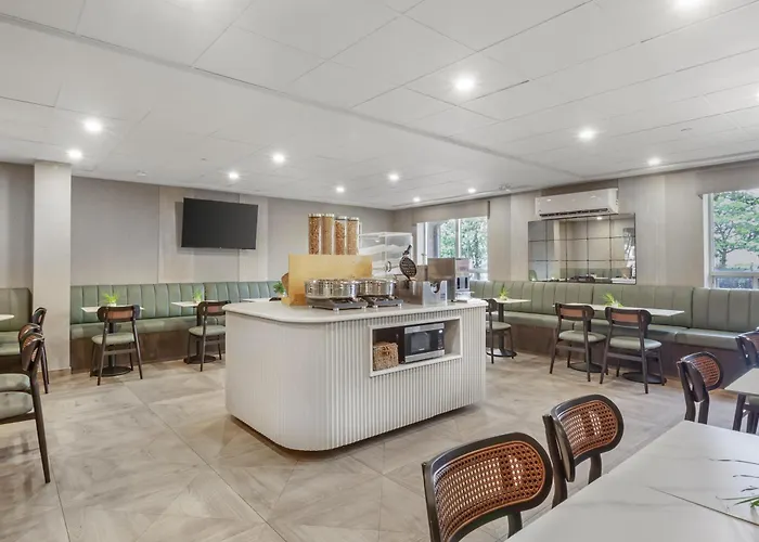 Best Western Plus Burlington Inn & Suites