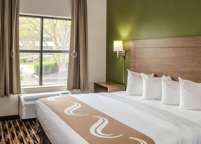 Quality Suites Lake Wright - Norfolk Airport