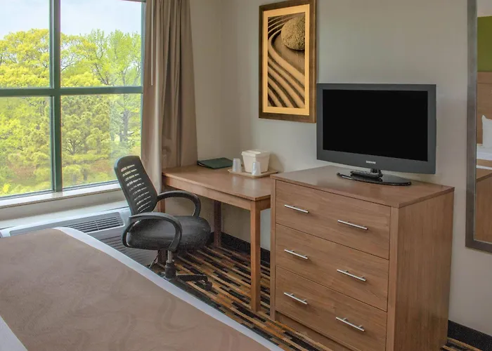 Quality Suites Lake Wright - Norfolk Airport