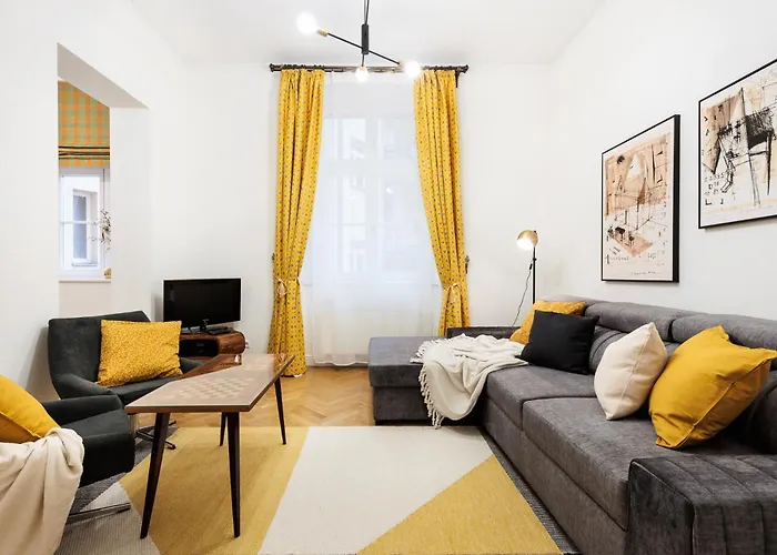 Crystal Suites Old Town