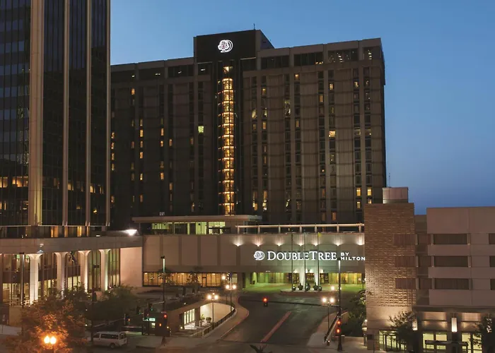Doubletree By Hilton & Executive Meeting Center Omaha-Downtown