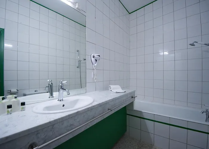 Ours Blanc - Place Victor Hugo
