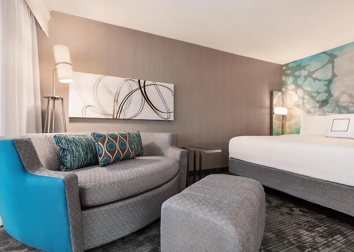 Courtyard By Marriott Topeka
