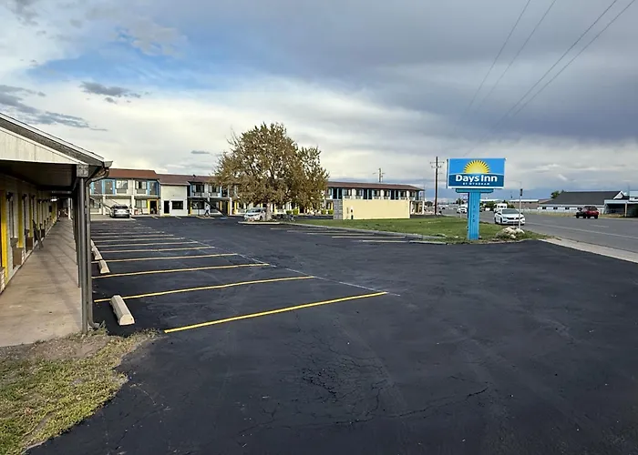 Split Mountain Motel
