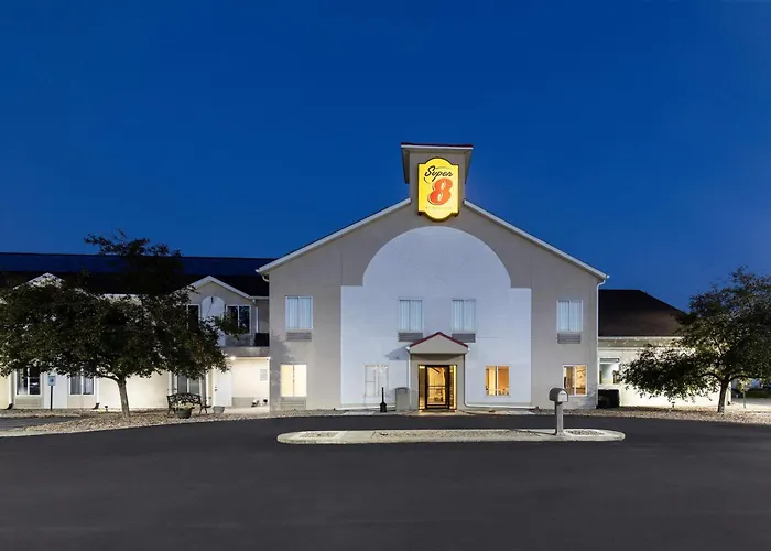 Super 8 By Wyndham Cloverdale In