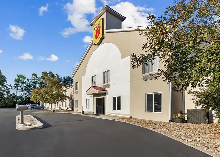 Super 8 By Wyndham Cloverdale In