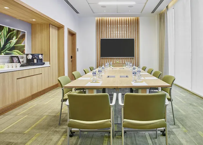 Hilton Garden Inn Dubai, Mall Avenue