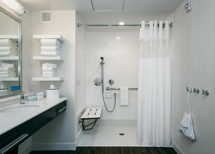 Hampton Inn & Suites By Hilton /Northgate