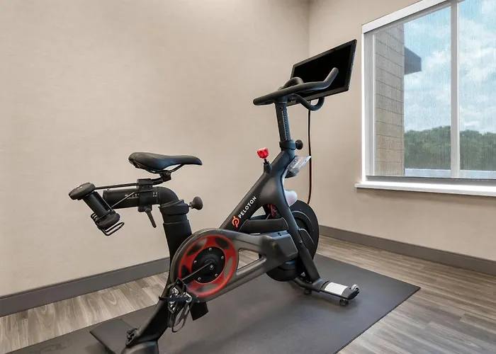 Hampton Inn By Hilton Airport Century Place