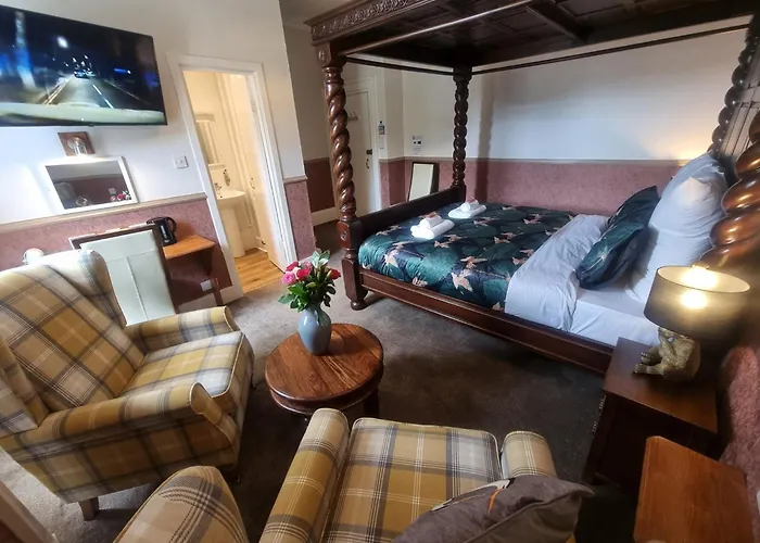 Roy Bridge Hotel