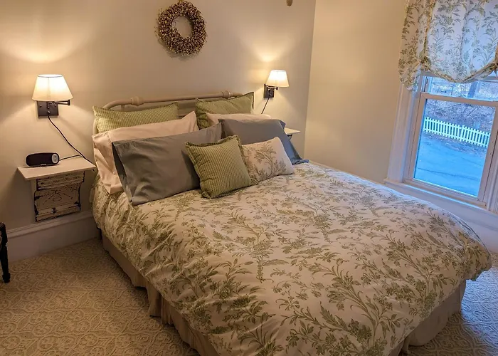 Hudson Manor Bed & Breakfast