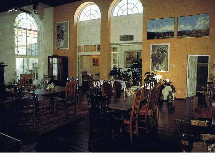 Lundeen Inn Of The Arts