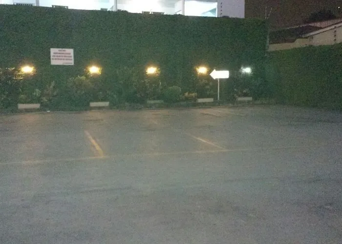 Hotel Free (Adults Only)