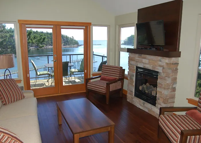 Mayne Island Resort Bennett Bay