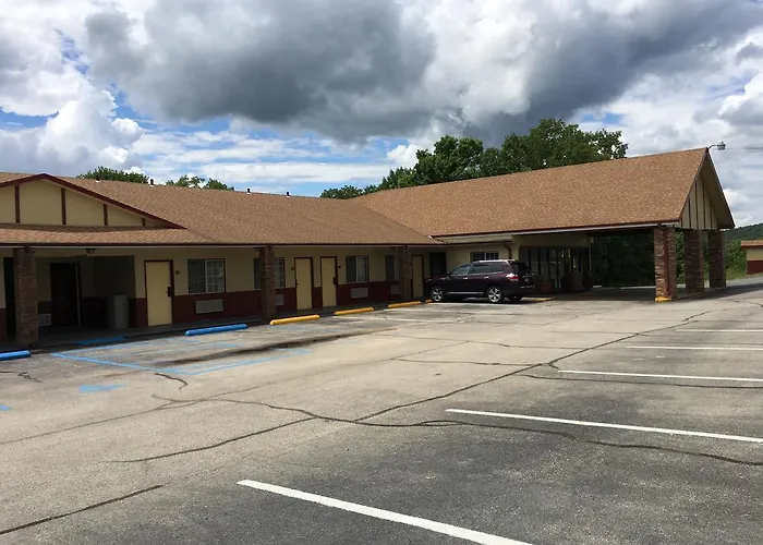 Village Inn Of Hardy