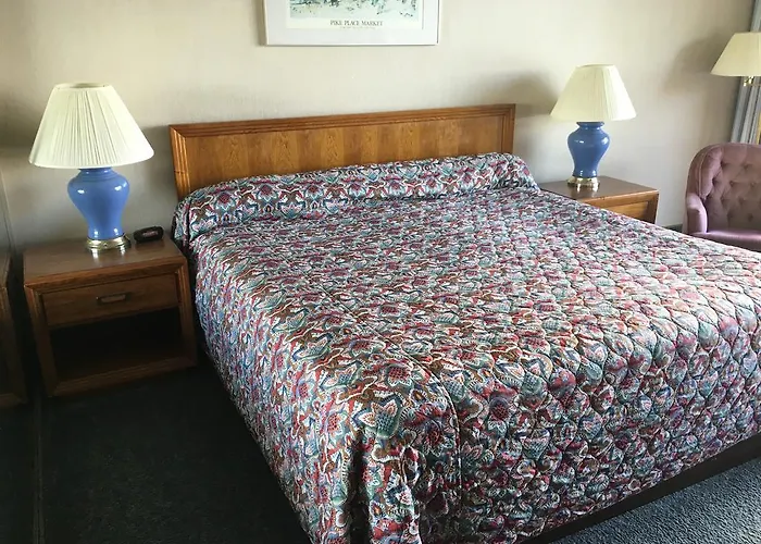 Flagship Inn