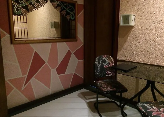 Hotel Free (Adults Only)