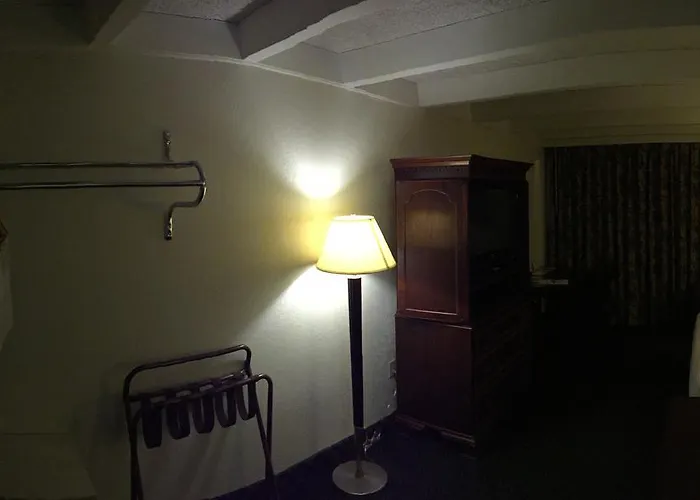 Rodeway Inn & Suites
