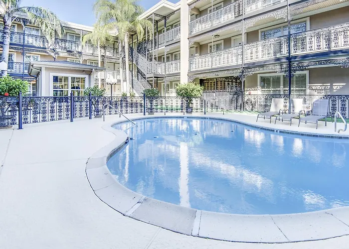 La Plaza Apartments
